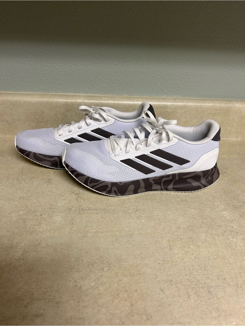 adidas Runfalcon White-Sneakers- Black Stripes Camo Midsole women size 8.5 read